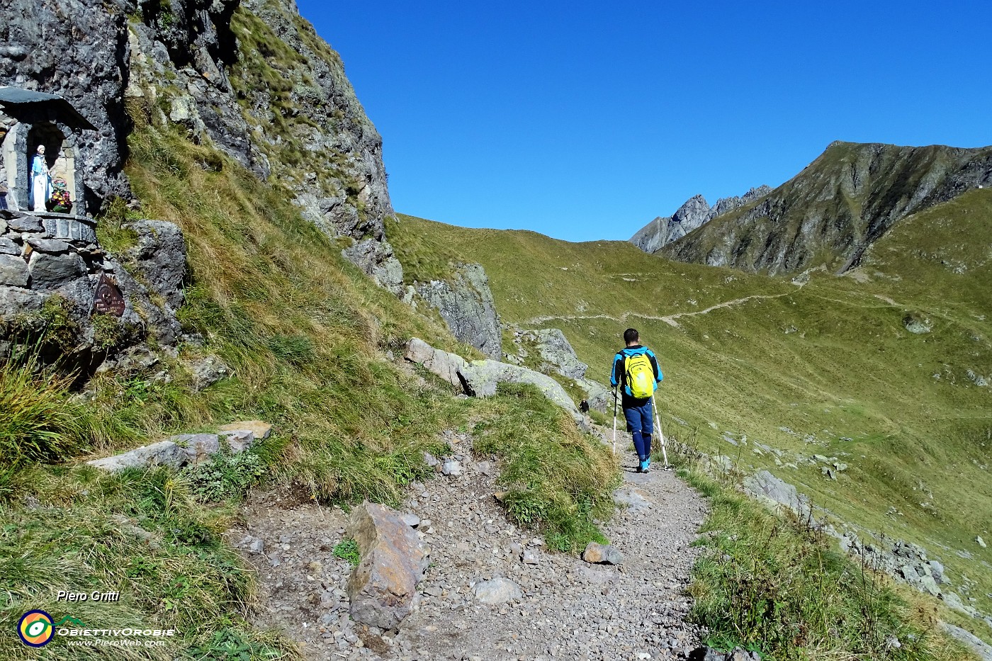 67 Vista verso il Passo di Salmurano.JPG